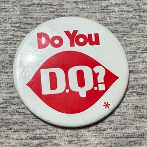 Vintage Dairy Queen “Do You D.Q.?” Advertising Pinback Button – 1970s Promo